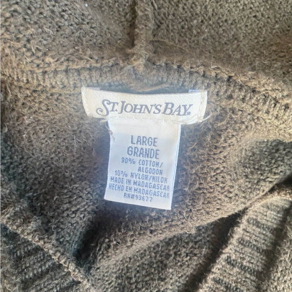 Sweater - Picture 3 of 4